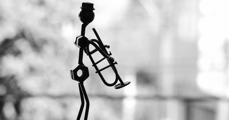 Gants et bijoux adaptés aux instruments de musique : le guide pour jouer sans gêne